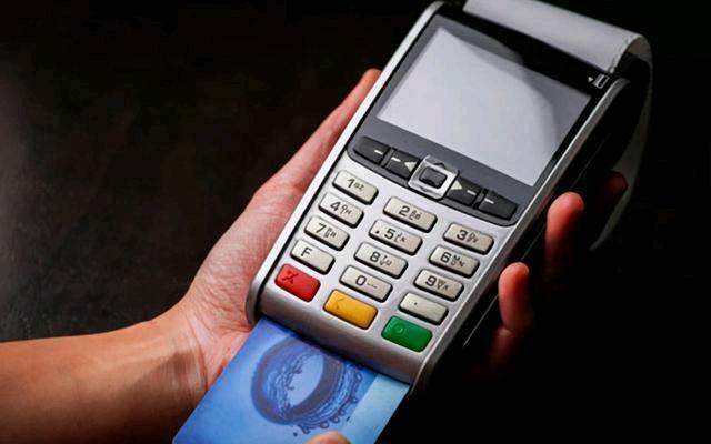 拉卡拉POS机电签版：银行突然“出手”，信用卡“新规”来袭！严控资金，小心被盯上