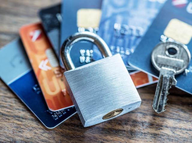 养卡POS机：信用卡各种收费释疑，如果你觉得自己被收了冤枉钱，请收藏