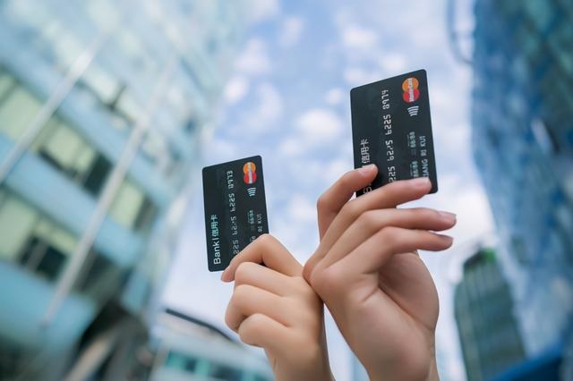 拉卡拉POS机电签版：怎样正确使用信用卡消费？这四个细节你一定要注意