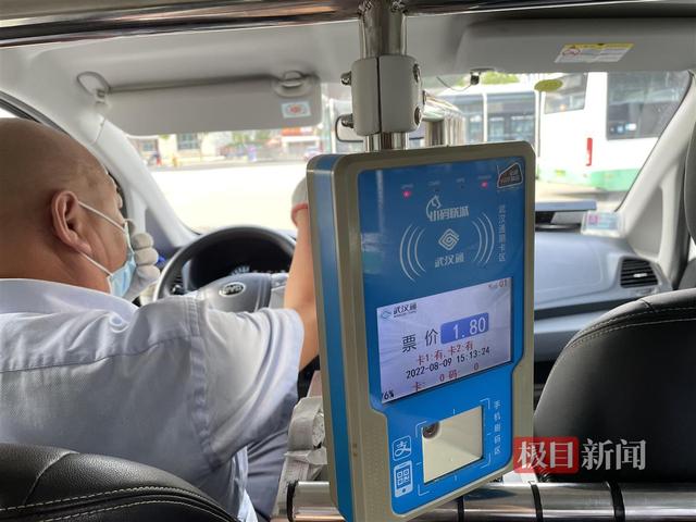 POS机：别怀疑，这真的就是公交车！武汉江夏迷你公交引热议，记者探访