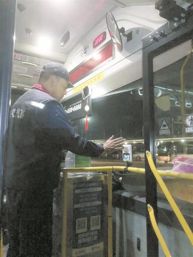 POS机办理：公交车装上了自动测温仪