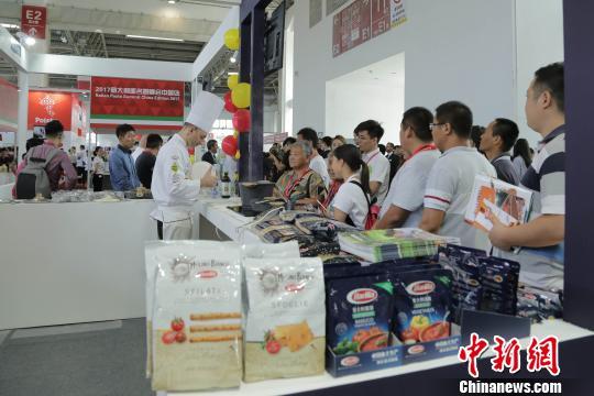手机POS机：多国展商前来北京世界食品博览会“找朋友”_1