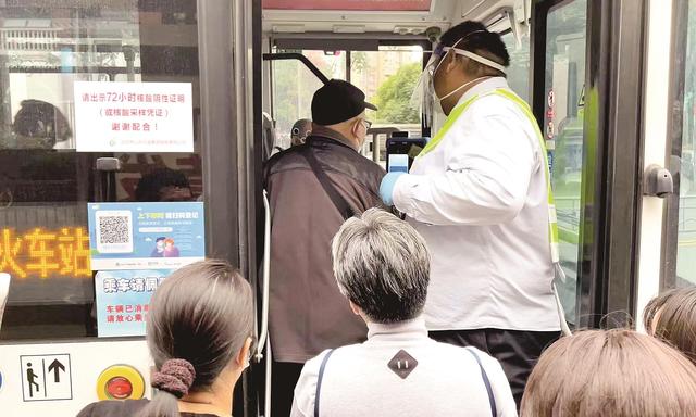 POS机代理：武汉部分公交更新刷卡机 乘车码健康码合体 乘客可“一码通行”