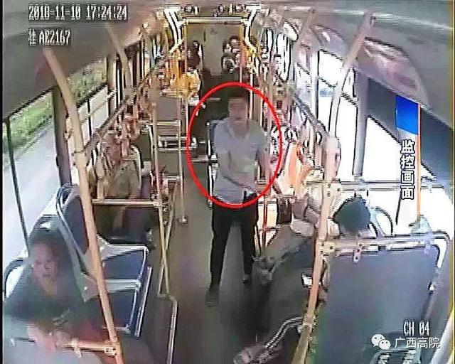 POS机费率：广西南宁打砸公交车案开庭 涉案男子称将赔偿公交公司及乘客损失