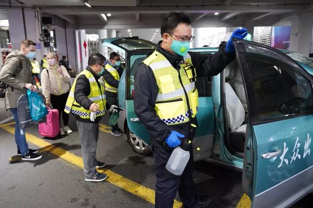 拉卡拉官网：复工第二周，记者走访上海地铁公交出租车，市内公共交通安全吗？