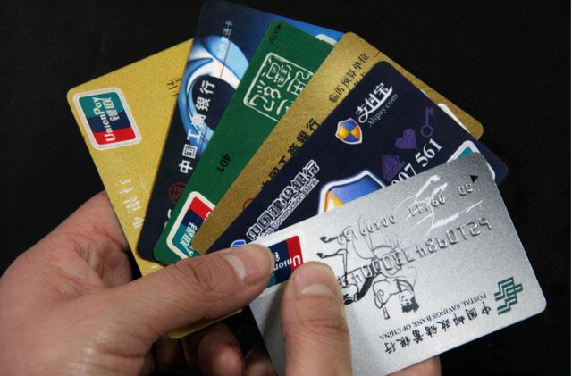 POS机网站：信用卡使用方法发布新规，多家银行进行规则修改，尽量别再逾期了