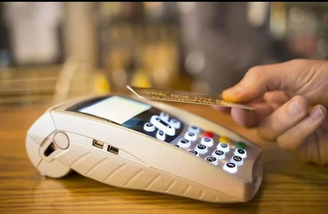 拉卡拉：信用卡不要利息，还免年费，银行到底靠什么赚钱？