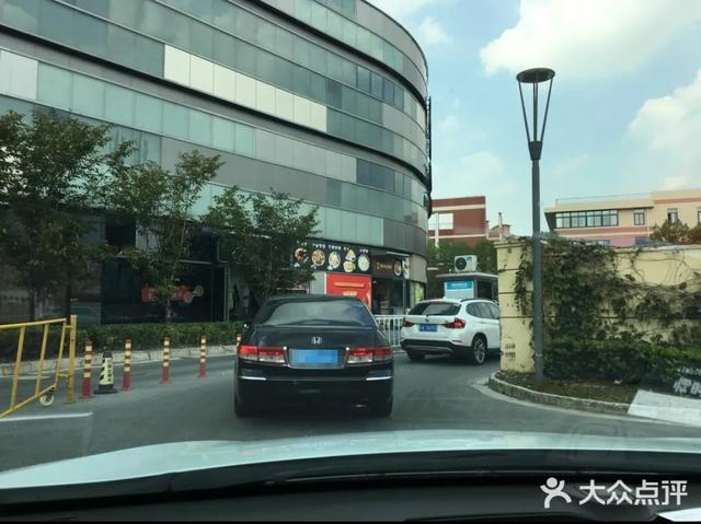 手机POS机：老司机也被虐哭！上海哪个停车场曾是你的噩梦？新世界、日月光、大融城都上榜
