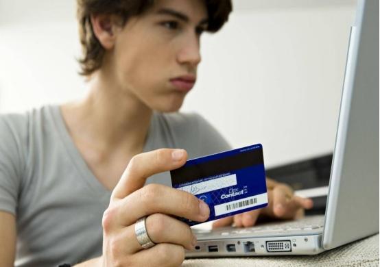 POS机网站：信用卡使用方法发布新规，多家银行进行规则修改，尽量别再逾期了