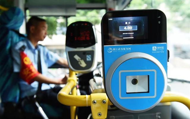 养卡POS机：坐公交刷支付宝！30万武汉人在用“电子公交卡”了
