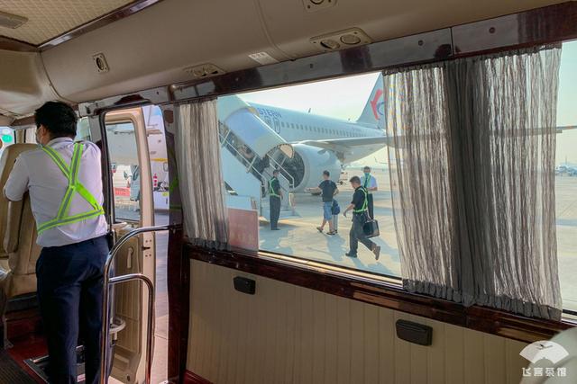 拉卡拉POS机传统出票版：打卡东航超长国内线，仿佛出了趟国！还解锁了新机型320neo
